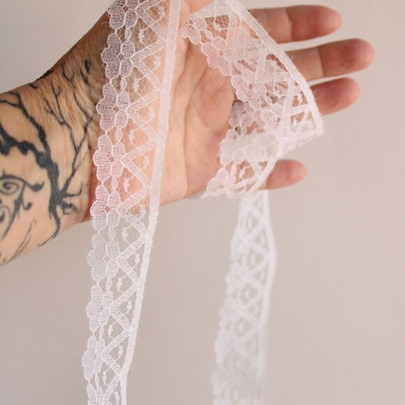 Vintage Ivory Lace Trim, 5 yards, One Inch Wide - Picture 10 of 10